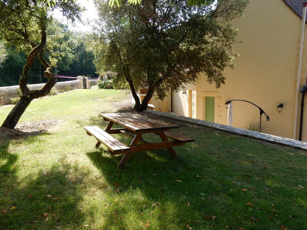 Le Hibou Heureux Bed & Breakfast Bézenac Exterior foto